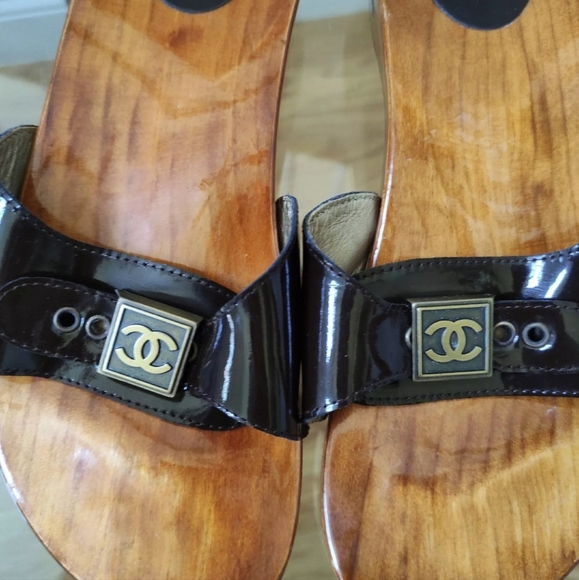 Chanel CC Logo 40/8.5 Parent Leather Buckled Slide Sandals 40/8.5 Dark Brown - Picture 2 of 15